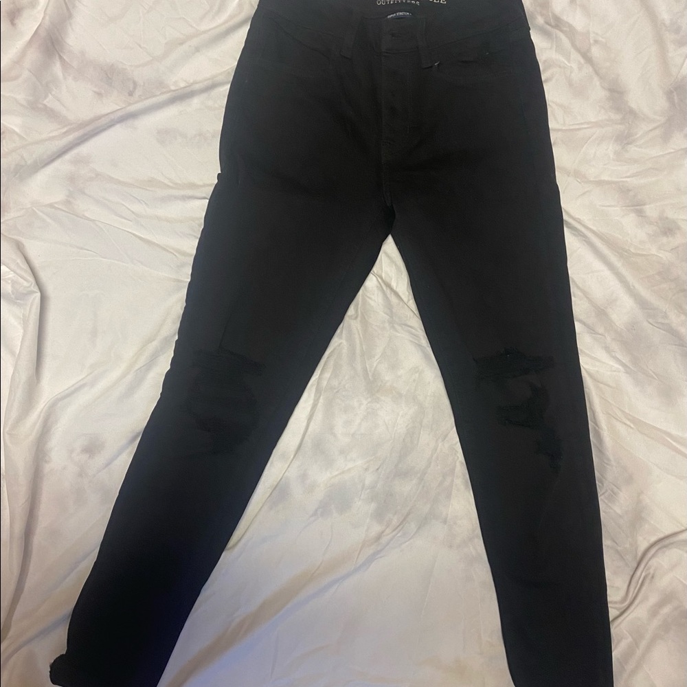 Black American Eagle distressed skinny jeans size 4
